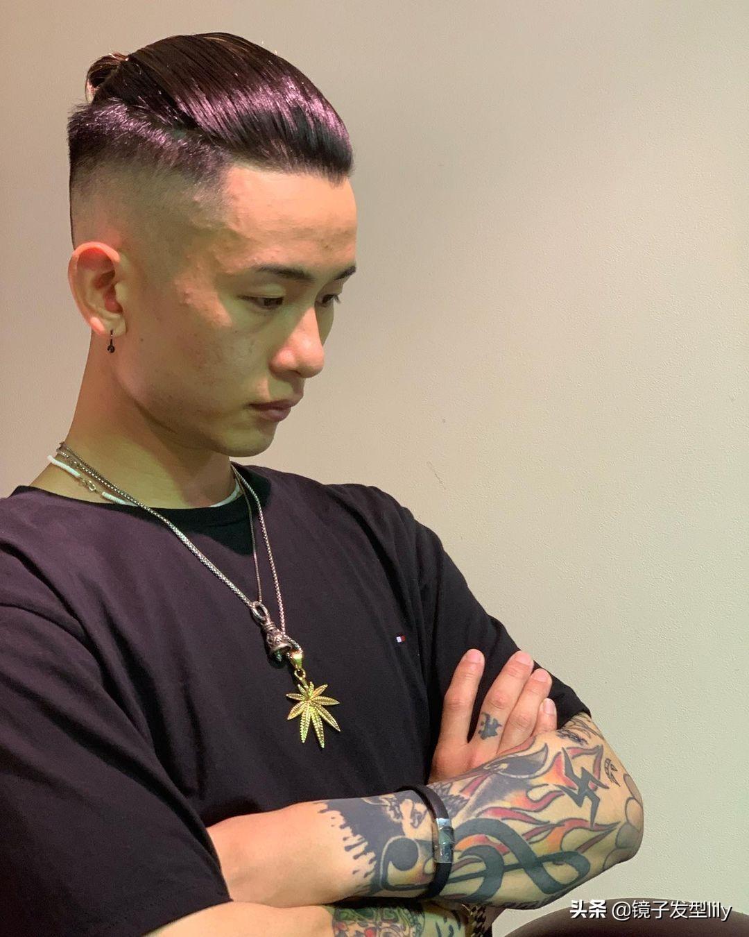 男生比较精神干练帅气的发型(最帅气男士发型15款)(图13) 男生比较精神干练帅气的发型(最帅气男士发型15款)(图13)