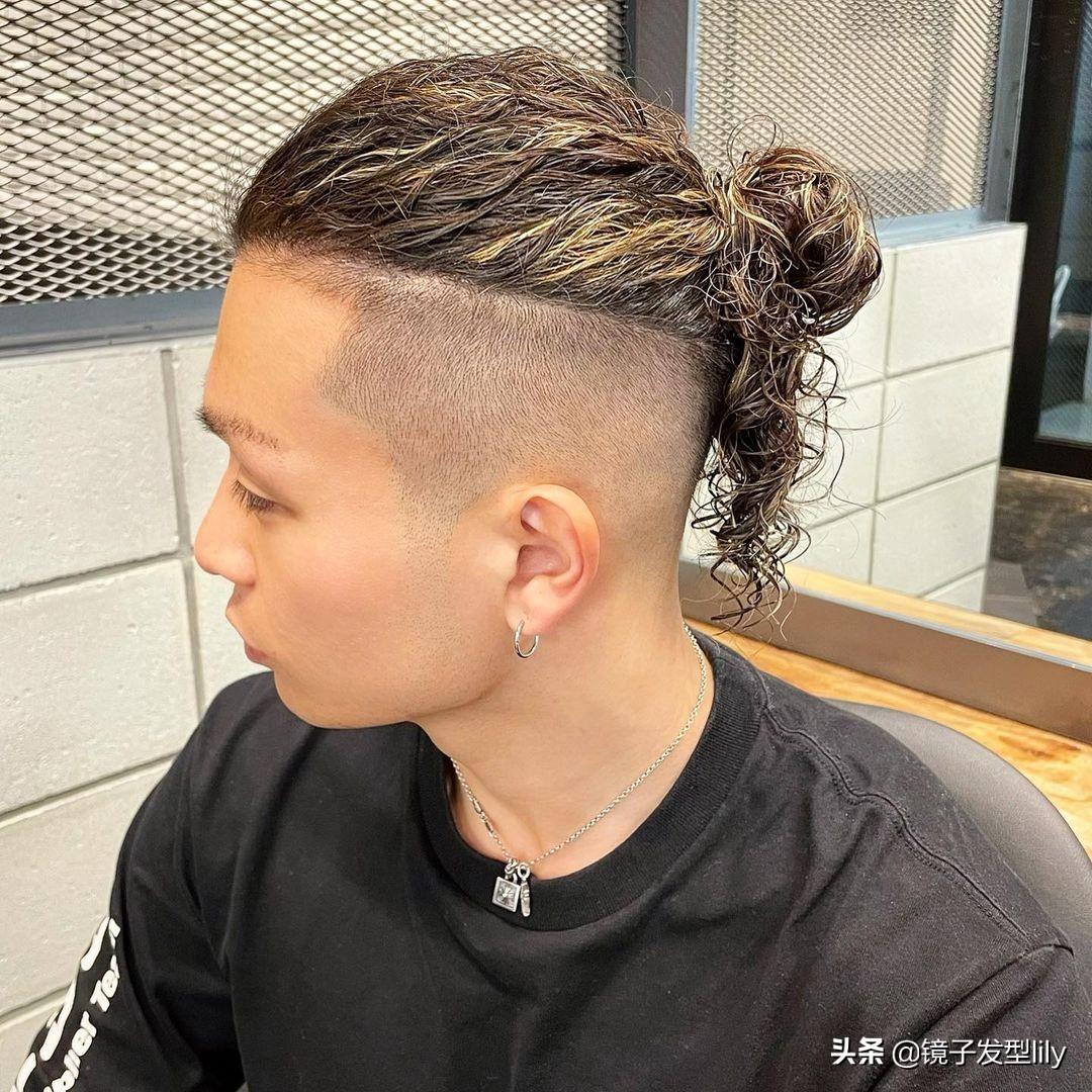 男生比较精神干练帅气的发型(最帅气男士发型15款)(图14) 男生比较精神干练帅气的发型(最帅气男士发型15款)(图14)