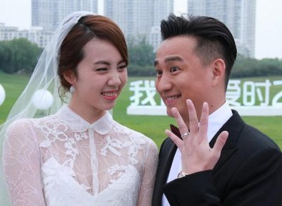 ​黄磊夫妇罕见晒小儿子照片，身高超同龄小孩，一家三口牵手超温馨