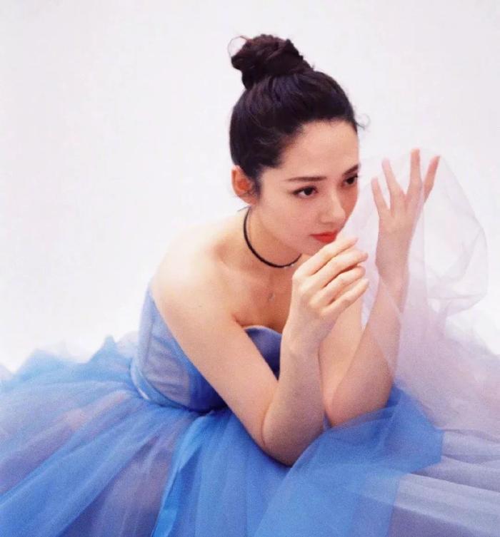 又有女神恋爱了！35岁郭碧婷牵手富二代向佐，这次向太满意吗？