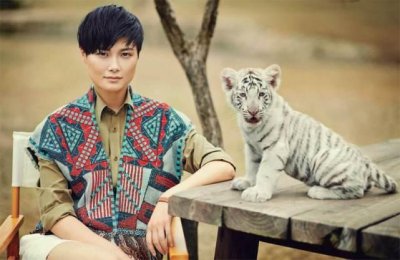 ​长得像男人的五位女星，李宇春不算啥，最后一位欺骗了所有00后