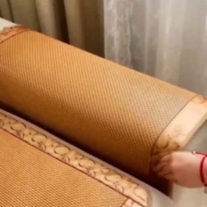 ​夏天沙发垫哪种最凉快(夏天沙发垫子)