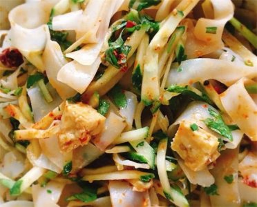 ​如何简单做凉皮[自己做凉皮的做法大全视频]