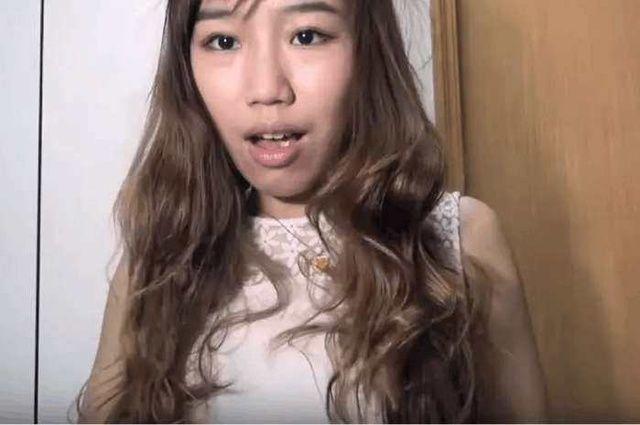 美女将丝袜套头上10分钟,拿下来之后,再也不去理发店了