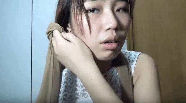 美女将丝袜套头上10分钟,拿下来之后,再也不去理发店了