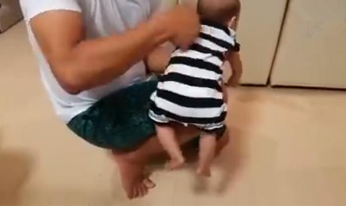 加兰特反射是一种天然婴儿反射动作，有关八种婴儿反射父母要了解