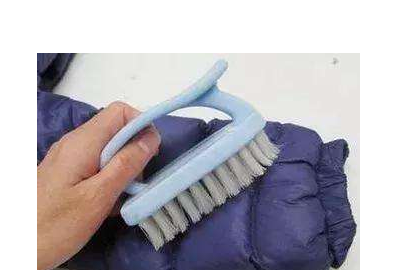 羽绒服可以放洗衣机洗,羽绒服能用洗衣机洗吗?图5