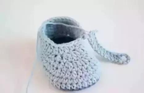 0-1岁婴儿鞋钩编织教程(谁家媳妇这么厉害)(10)