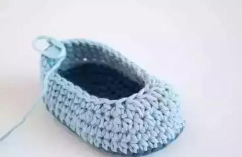 0-1岁婴儿鞋钩编织教程(谁家媳妇这么厉害)(7)