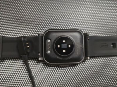 ​智能手表磁吸充电是怎么充的(华强北s8智能手表充不进去电)