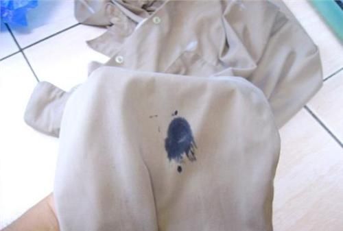 黑色彩笔画衣服上了怎么办