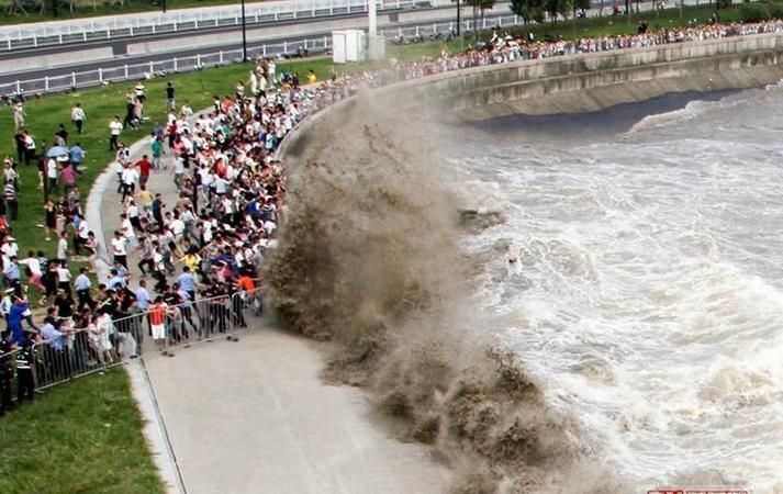 今天钱塘江的潮水什么时候来