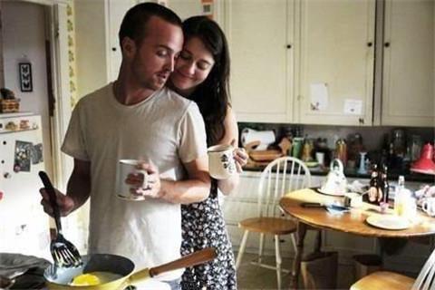 女朋友老说我们俩没话题聊