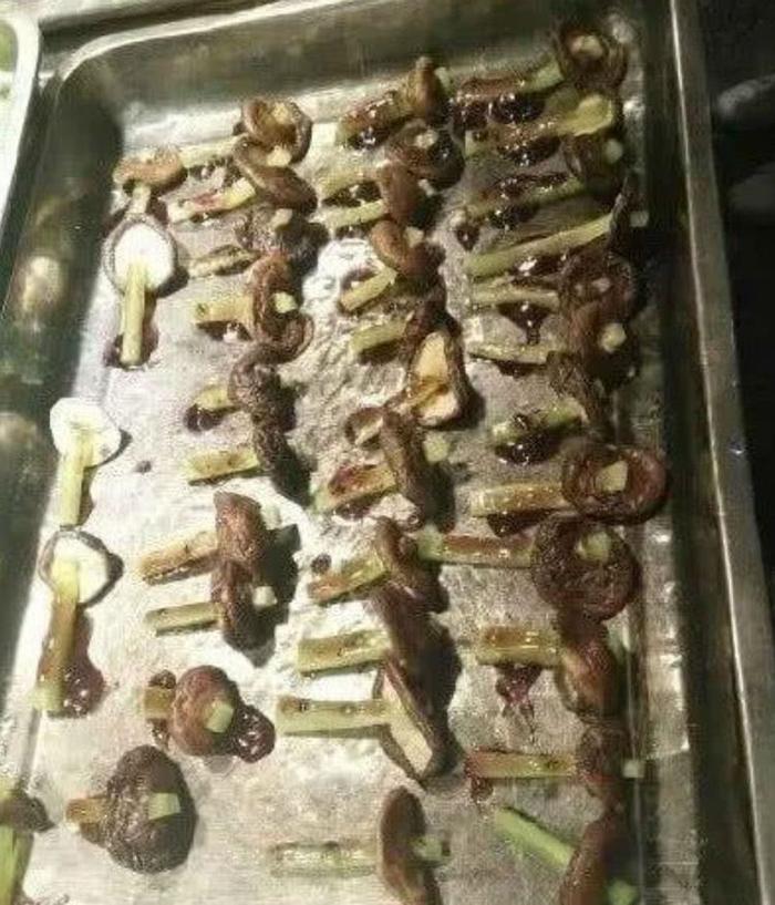 大学食堂里的“奇葩菜”，蓝瘦香菇上榜，尤其是最后一种太抢眼了