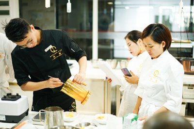 ​西点师一般需要学多久要多少钱，西点师一般情况下要学多久？学费大概多少啊