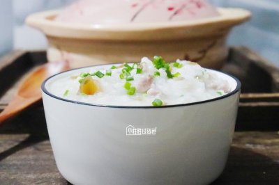 ​正宗皮蛋瘦肉粥的做法步骤（皮蛋瘦肉粥在家也能做）