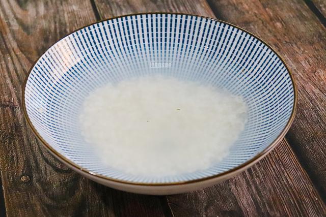 正宗皮蛋瘦肉粥的做法步骤(皮蛋瘦肉粥在家也能做)(4)