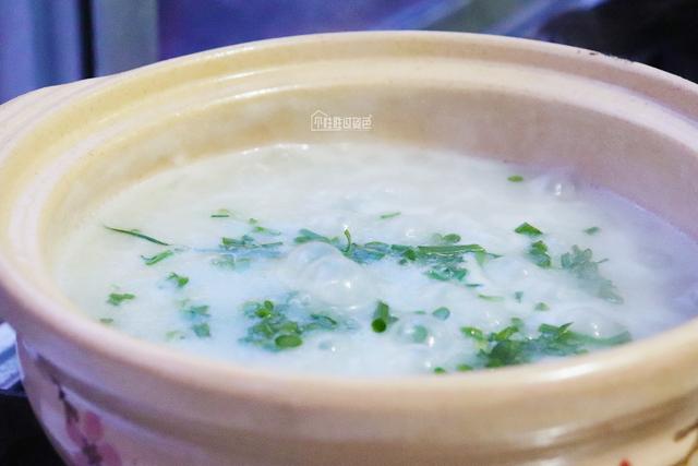 正宗皮蛋瘦肉粥的做法步骤(皮蛋瘦肉粥在家也能做)(9)