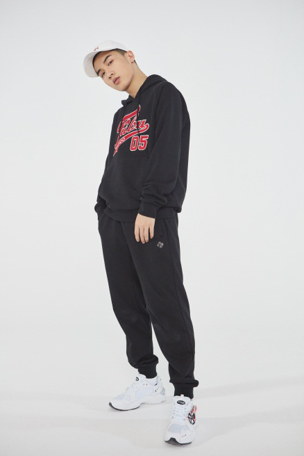 fubu是什么牌子(时尚衣服品牌背景介绍)