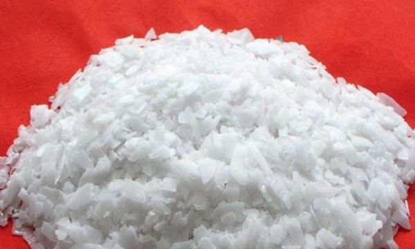 厨房怎么用烧碱去油污,如何使用烧碱清洁油污的方法图6