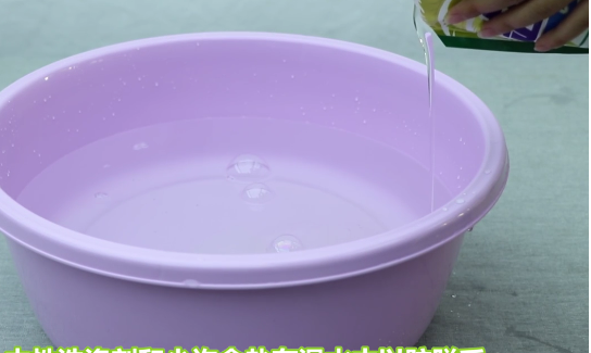 毛衣会越洗越大还是越洗越小,毛衣洗过之后会变大还是变小好图2