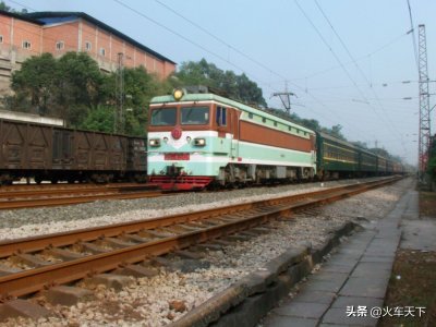 ​以前一趟宁波到成都的普快列车 后来变成宁波到重庆的快速列车