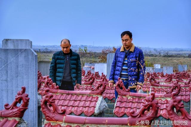 武汉黄陂兄弟追凶十九年：父亲被群殴吊死，警方将案卷弄丢