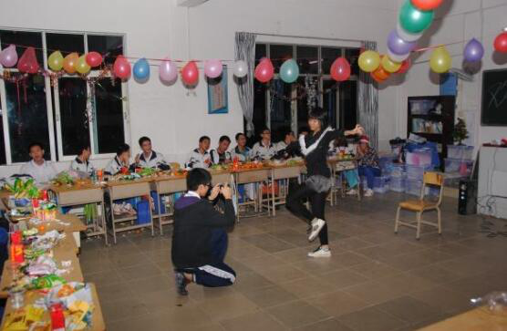 彩旗是怎么做的_简单好玩的彩旗制作