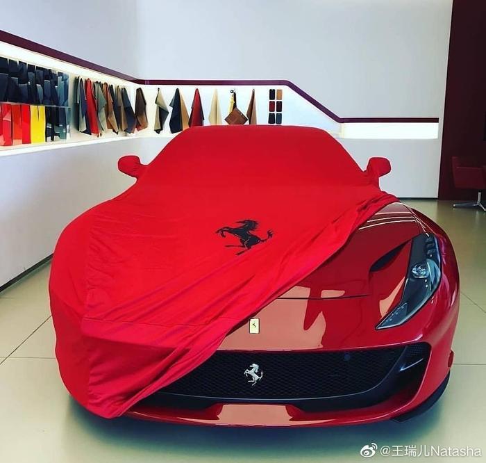 女网红王瑞儿入手法拉利488,网红这么赚钱么?