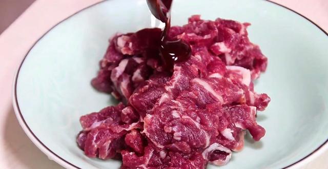 腐竹怎么做好吃最简单的方法(大厨教你腐竹最好吃的做法)(6)