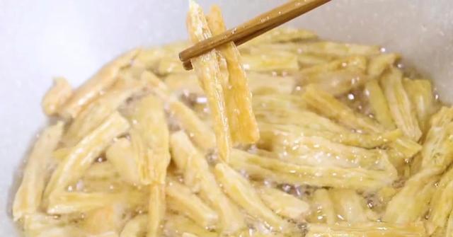 腐竹怎么做好吃最简单的方法(大厨教你腐竹最好吃的做法)(9)