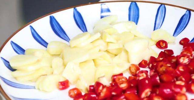 腐竹怎么做好吃最简单的方法(大厨教你腐竹最好吃的做法)(7)