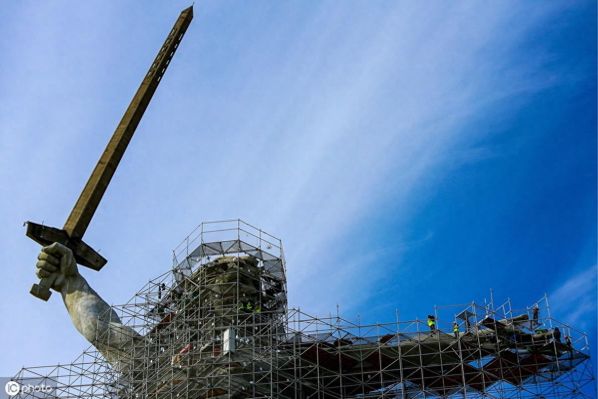 俄“祖国母亲在召唤”雕像修复进行中 预计花费近7千万人民币