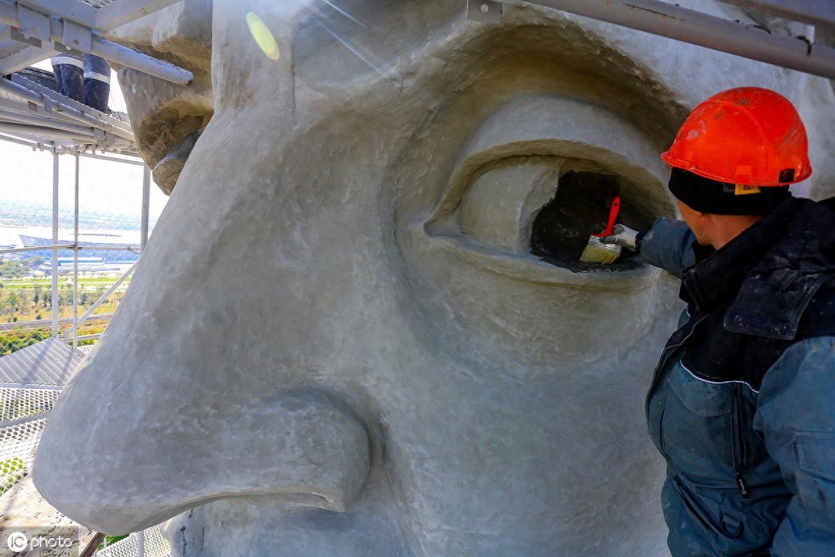 俄“祖国母亲在召唤”雕像修复进行中 预计花费近7千万人民币