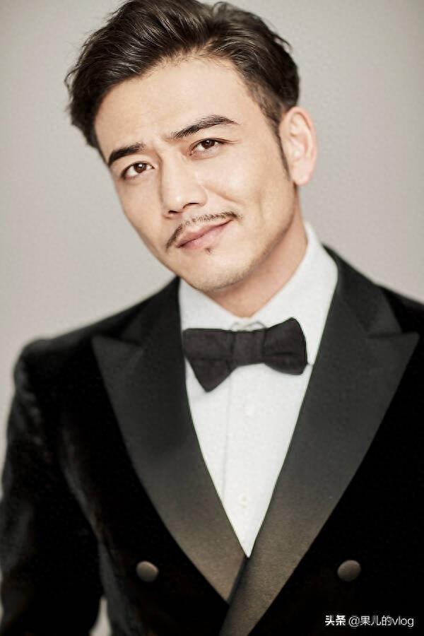 杨烁，回族，1983年1月2日出生于中国黑龙江省伊春市