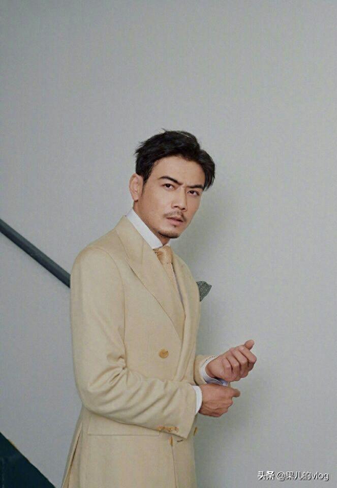 杨烁，回族，1983年1月2日出生于中国黑龙江省伊春市