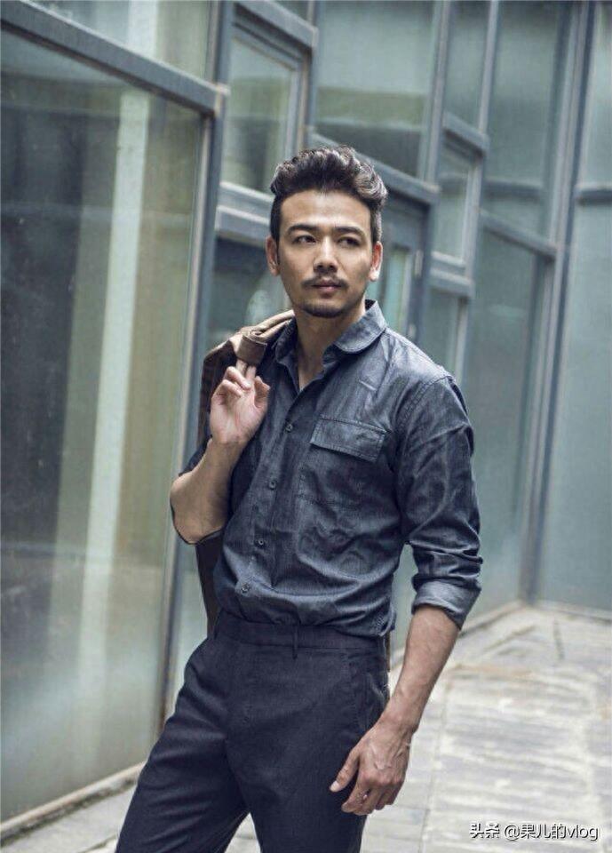 杨烁，回族，1983年1月2日出生于中国黑龙江省伊春市