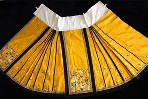 王莽给老婆穿短裙是怎么回事?