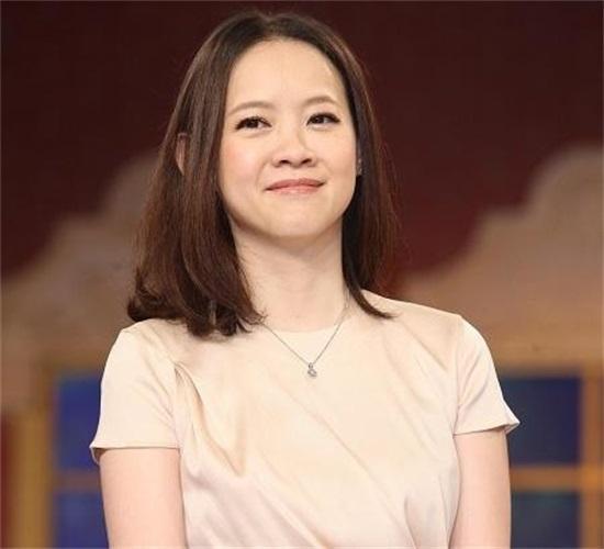 曾宝仪45岁了还没有结婚, 有人道出了原因