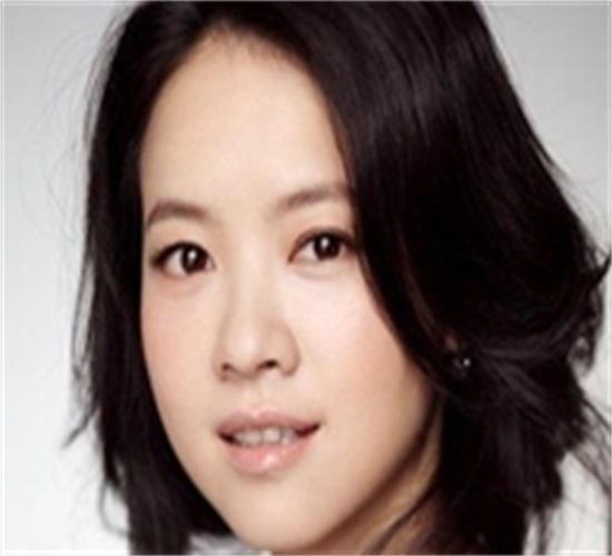 曾宝仪45岁了还没有结婚, 有人道出了原因