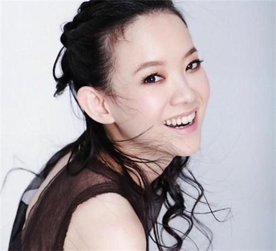 曾宝仪45岁了还没有结婚, 有人道出了原因