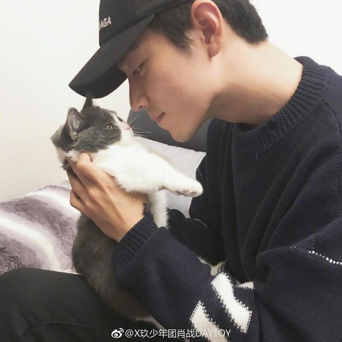 肖战陪你过七夕
你的男朋友@X玖少年团肖战DAYTOY 是一名有名的设计师