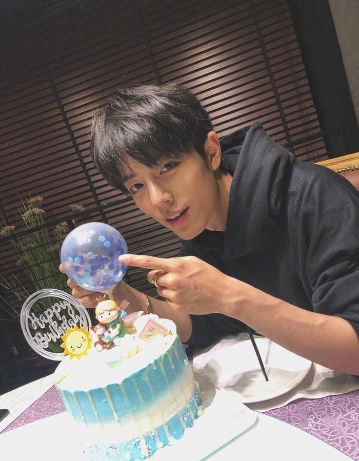 肖战陪你过七夕
你的男朋友@X玖少年团肖战DAYTOY 是一名有名的设计师