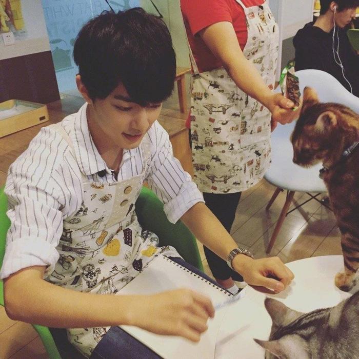 肖战陪你过七夕
你的男朋友@X玖少年团肖战DAYTOY 是一名有名的设计师