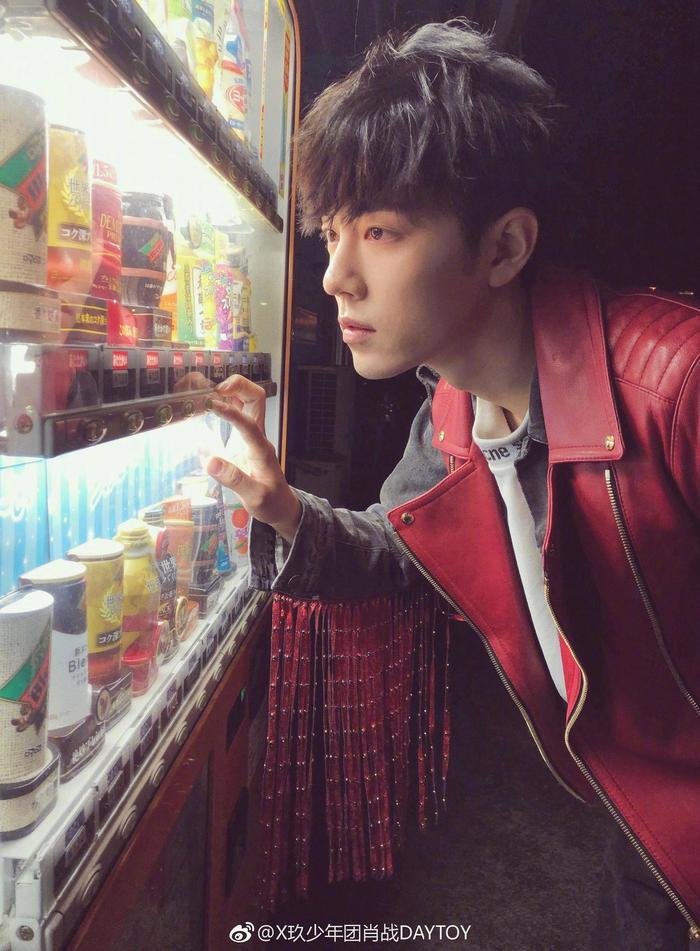 肖战陪你过七夕
你的男朋友@X玖少年团肖战DAYTOY 是一名有名的设计师