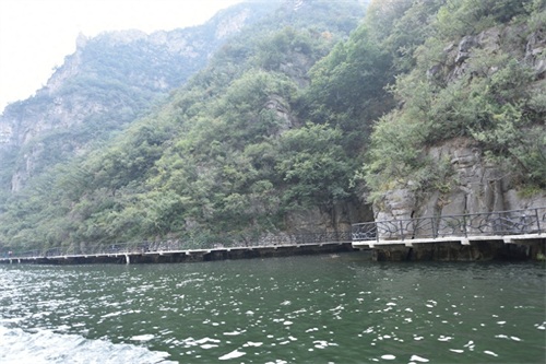 青天河集江南水乡与北国田园风光于一体,景区面积106平方公里