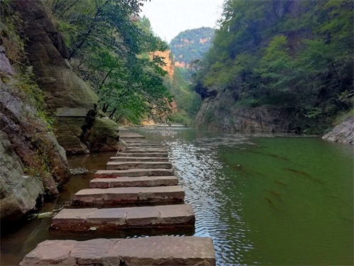 仰韶大峡谷：以险、奇、清、幽、神、灵、野、秀的山水而著称