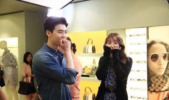 曝李钟硕、韩孝周合作初KISS 网友:放着二硕让我来