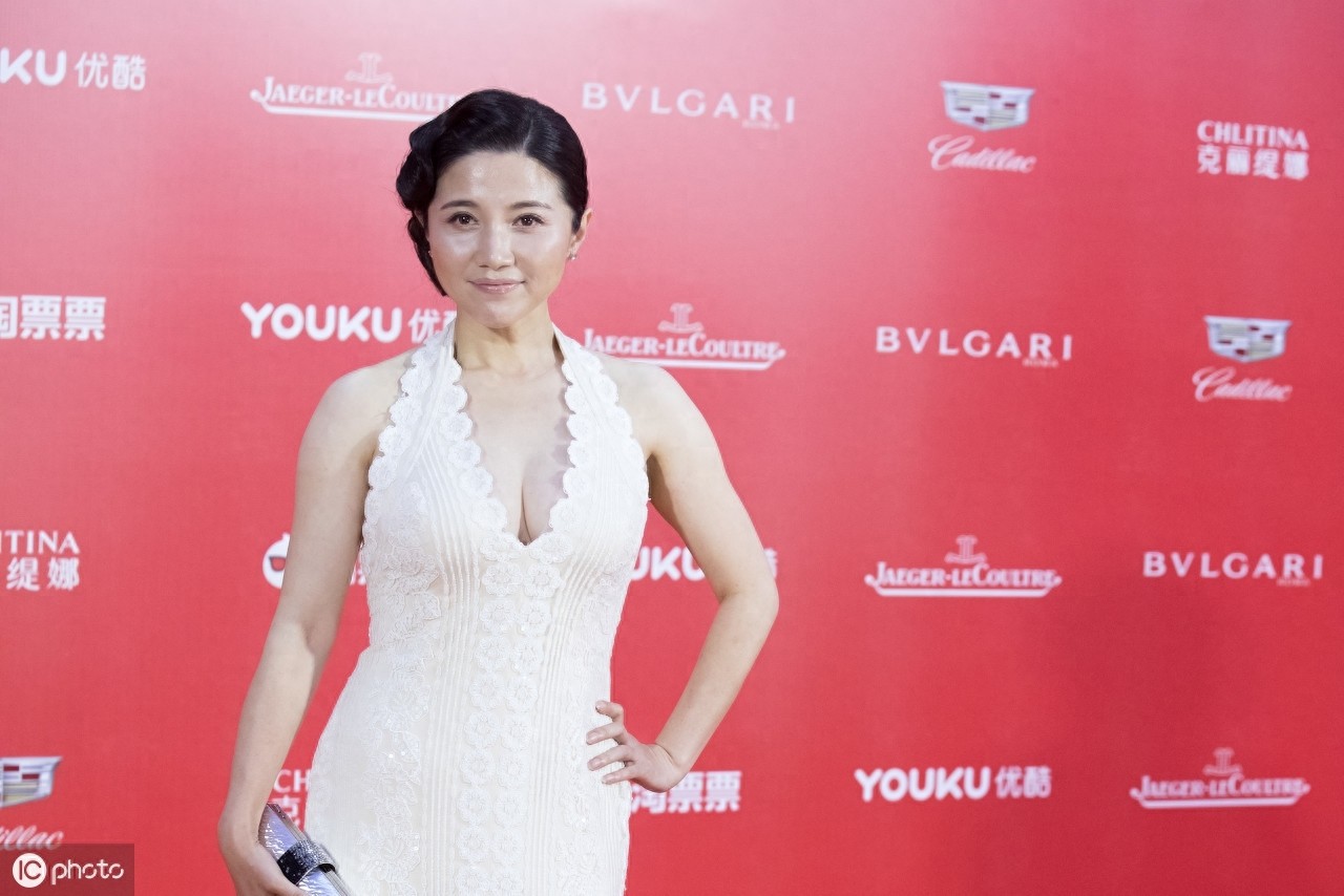 1年前的颜丙燕，果然漂亮