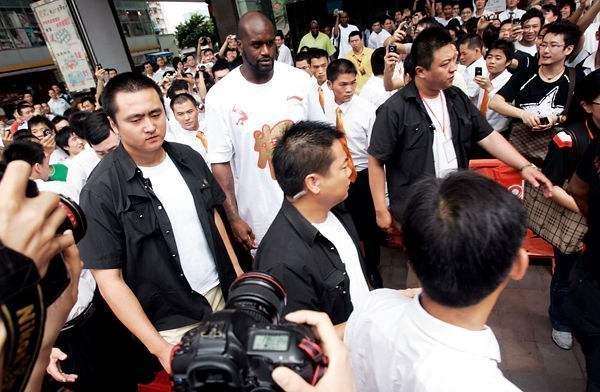 盘点NBA球星的保镖：科比保镖日薪一万，韦德的保镖是中国人